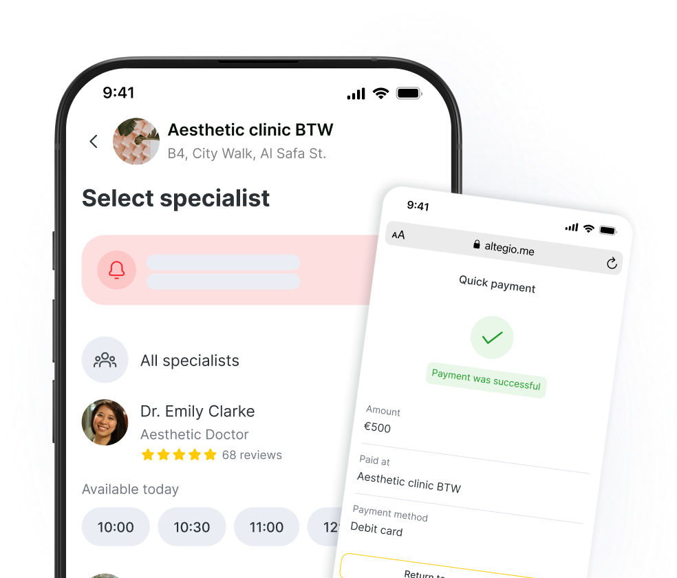 Interfaccia utente di un'app mobile che mostra la schermata "Scegli uno specialista" per una clinica di medicina estetica, con l'elenco della dott.ssa Emily Clarke e gli orari disponibili, con un riquadro di conferma del pagamento in sovrimpressione sul lato | altegio | altegio