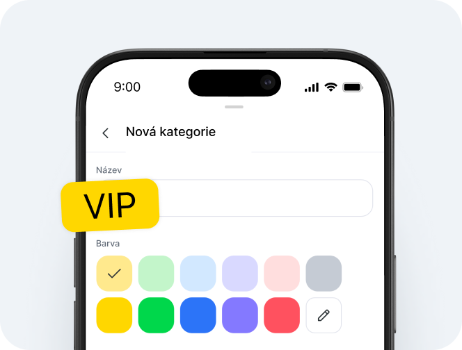obrazovka mobilního zařízení zobrazující formulář pro vytvoření nové kategorie s názvem „vip“; vzorníky barev pod žlutou barvou jsou označeny zaškrtnutím a vpravo se objevuje ikona tužky pro úpravu | altegio